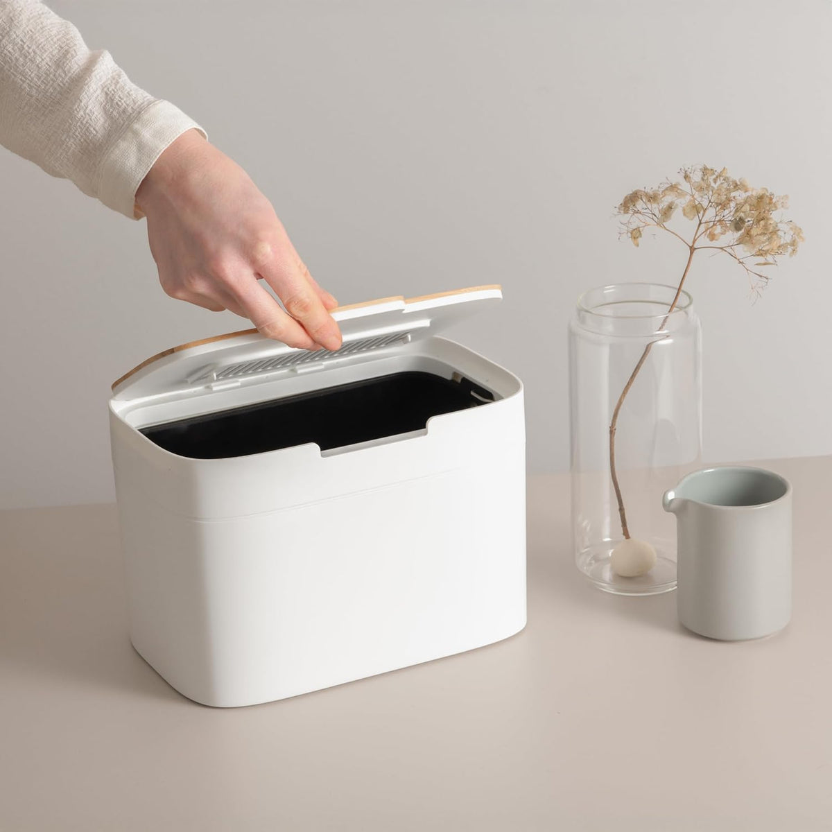 Compost Bin Kitchen 'Elin' | 1.2 GAL / 4.5L Countertop Compost Bin with Wooden – another angle