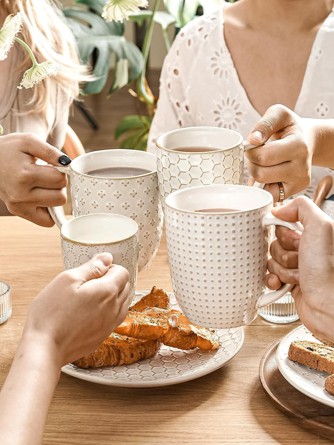 Ceramic Coffee Mugs Set of 4, 16 oz, Embossed, Arctic White – detail