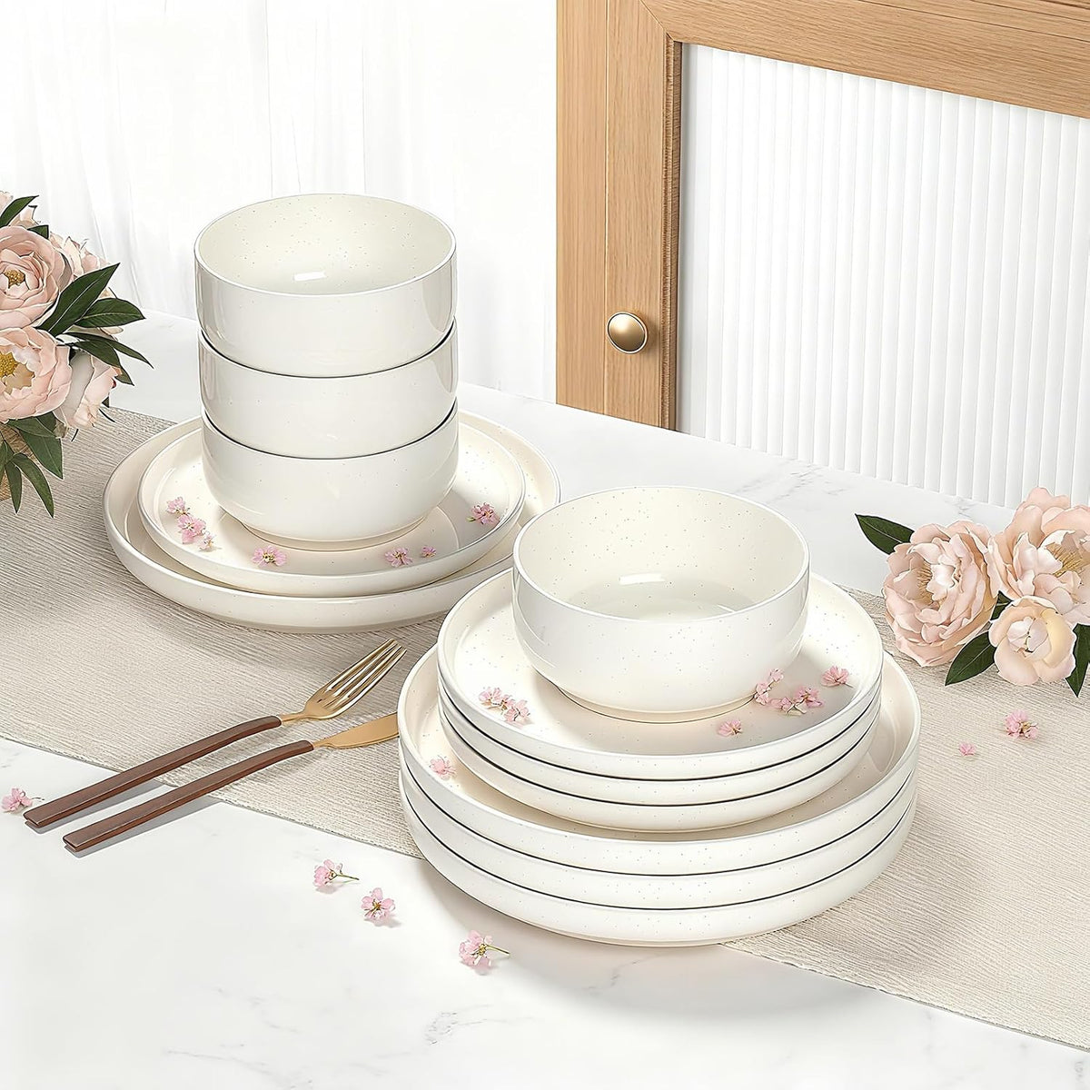 Dinnerware Set for 4, 12 Pieces Plates and Bowls Set – close-up