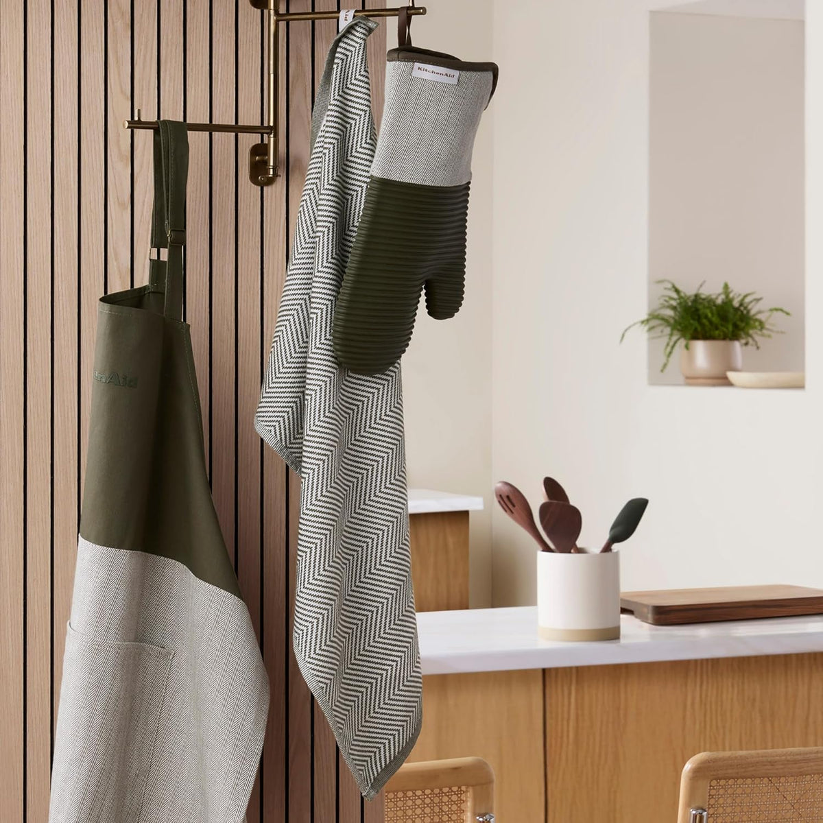 Evergreen Design Series Heavyweight Textured Oversized Kitchen Towels 3-Pack – size reference