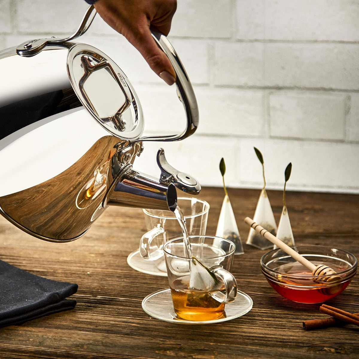 Stainless Steel 2 Qt Stovetop Tea Kettle – detail