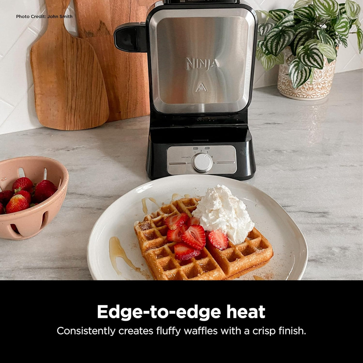 Belgian Waffle Maker Pro, 5 Shade Settings, Black/Silver, BW1001 – features