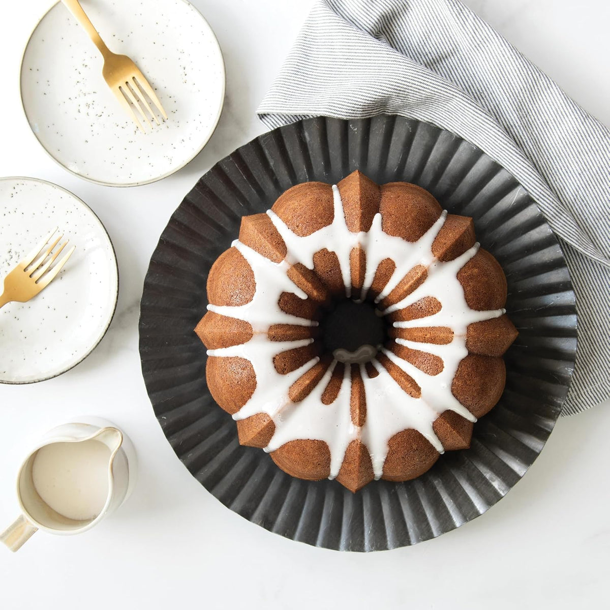 Anniversary Bundt, 15 Cups, Gold – alternate view