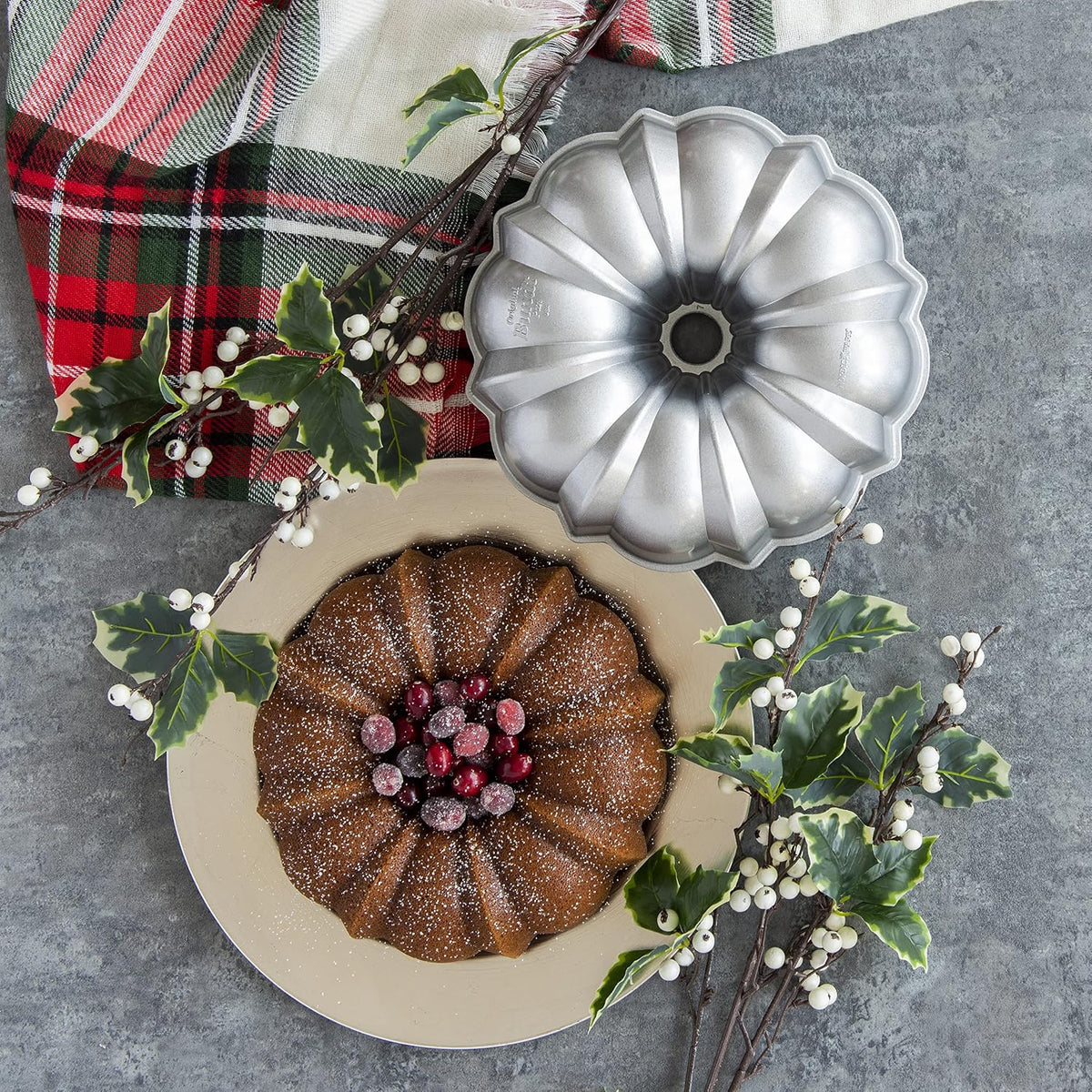 Original Bundt, 12-Cup, Silver – detail